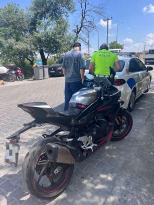 Motosikletle tek teker üzerinde D-100 karayolunda giden sürücüye 46 bin TL ceza