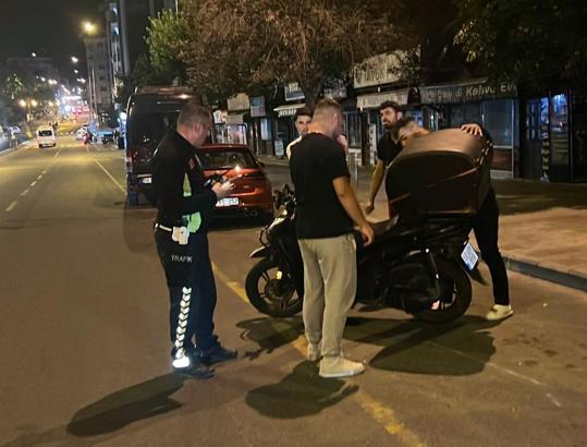Kurye kazada öldü; alkollü otomobil sürücüsü gözaltına alındı