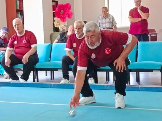 Huzurevinde bocce heyecanı