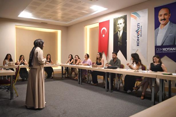 Konyaaltı Belediyesi’nden personele psikolojik ilk yardım eğitimi