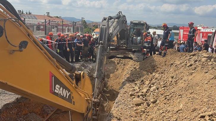 Tuzla'da inşaat alanında göçük; 1 işçi toprak altında kaldı