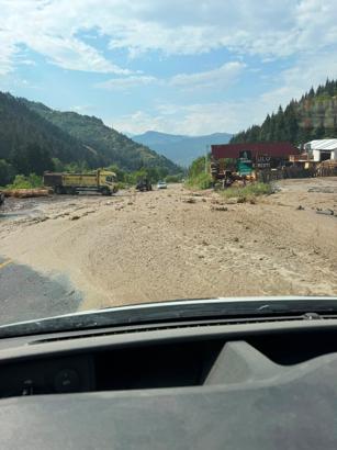 Artvin’de sağanak nedeniyle ulaşım aksadı