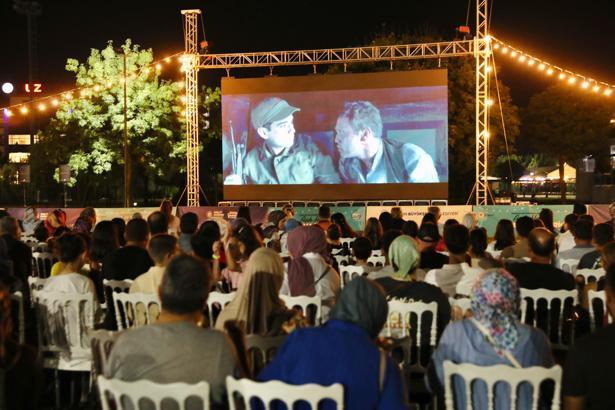 Büyükşehir’den açık hava sinema geceleri