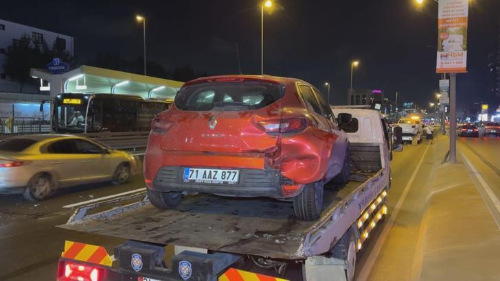 Bahçelievler'de 3 aracın karıştığı zincirleme kaza: 3 yaralı