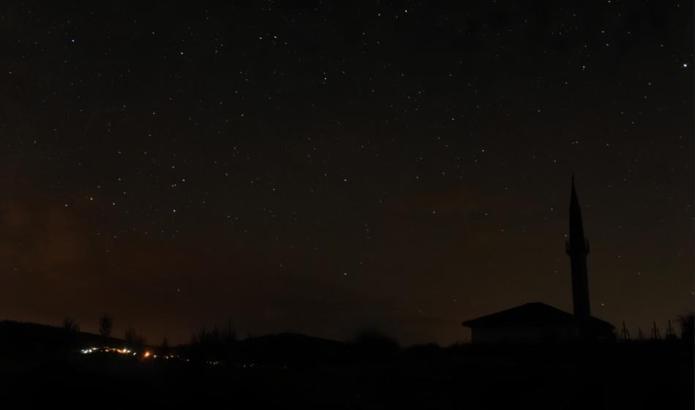 Göl kenarındaki etkinlikle Perseid meteor yağmurunu izlediler