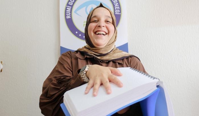 18 yaşında görme yetisini kaybetti, annesinin sözleriyle hayata yeniden tutundu