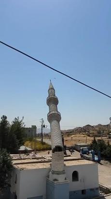 Yeni cami için minare kontrollü yıkıldı