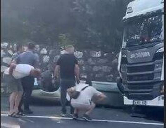 Fındık yüklü TIR’ın çarptığı otomobilin sürücüsü öldü