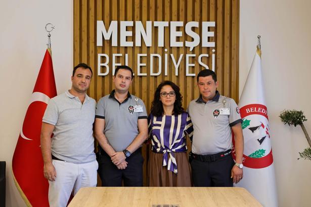 Türk bayrağını ateşe veren şüpheli adliyede (2)