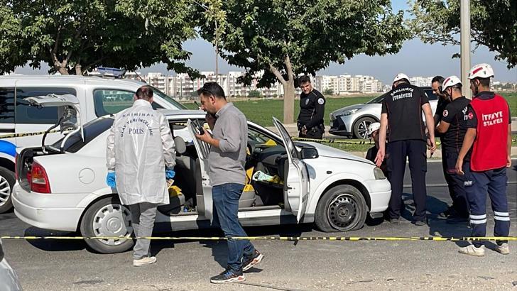 Kırmızı ışıkta bekleyen otomobildekilere saldırı; 1 ölü, 2 yaralı