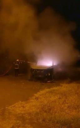 Kamyonetini ve evini ateşe veren mimar, yangında öldü