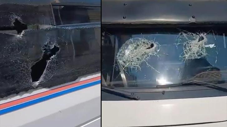 Tartıştığı dolmuş şoförünü darbedip, aracının camlarını sopayla kırdı