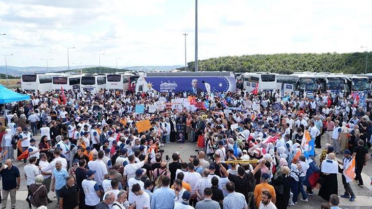 AK Parti’nin kuruluş yıl dönümü programı için Ankara’ya giden binlerce partili Kocaeli’de buluştu