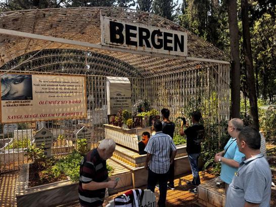 Bergen, ölümünün 37'nci yıl dönümünde Mersin’de mezarı başında anıldı