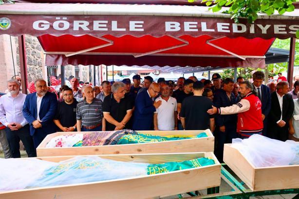 Piknik sırasında derede akıntıya kapılıp ölen anne ve 2 kızı, toprağa verildi