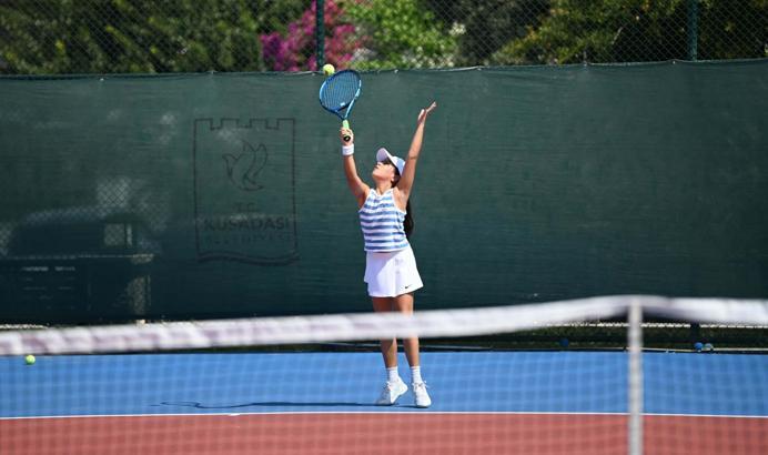 Kuşadası'nda tenis turnuvası başladı
