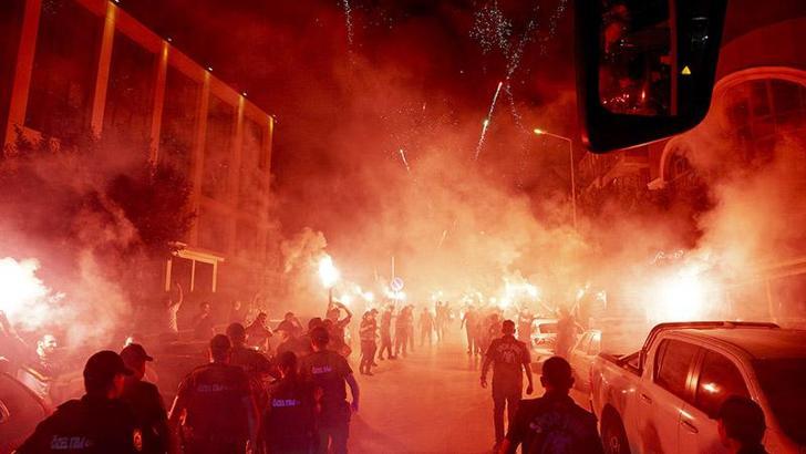 Fenerbahçe kafilesi, Ankara'da coşkuyla karşılandı