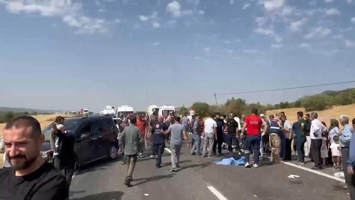 Diyarbakır’da minibüs devrildi: 5 ölü, 11 yaralı (2)