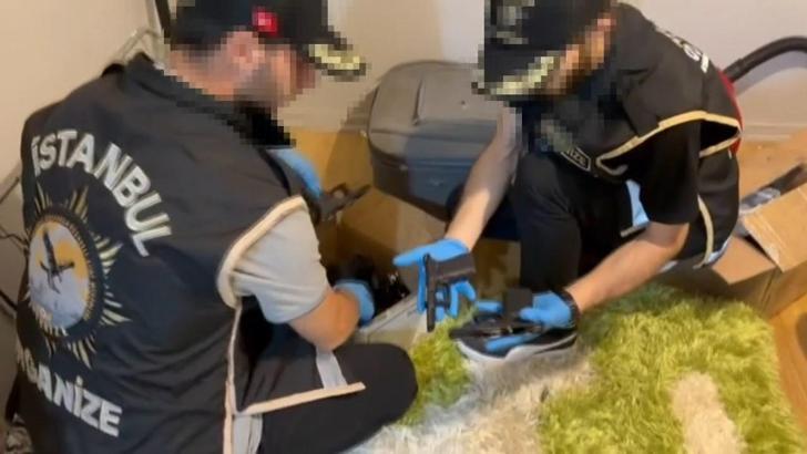 Büyükçekmece’de kaçak silah operasyounu; 23 tabanca ele geçirildi