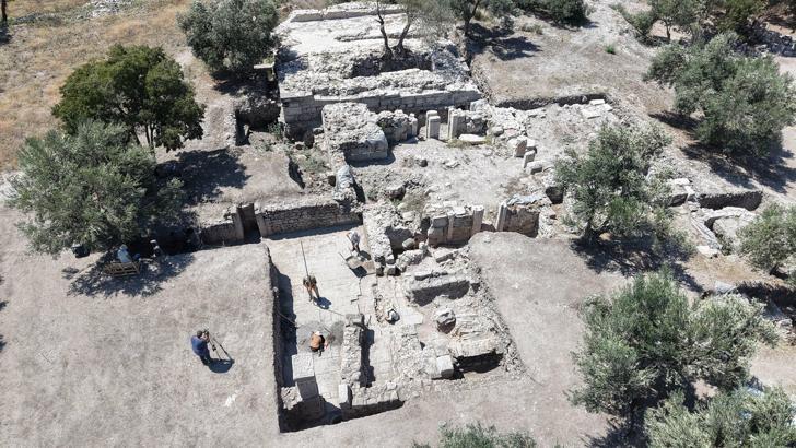Antik hamamda soğuk su havuzları ve soyunma mekanı gün yüzüne çıkarılıyor