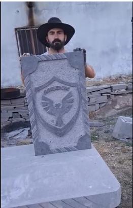 Bazalt taşından yaptığı logoyu Amed Sportif Faaliyetler’e hediye etmek istiyor