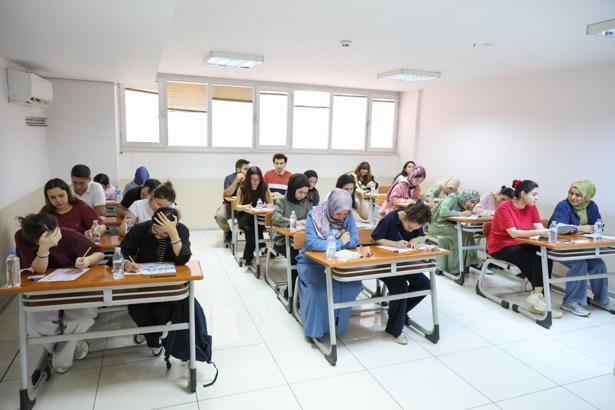 Büyükşehir’den memur adaylarına KPSS provası