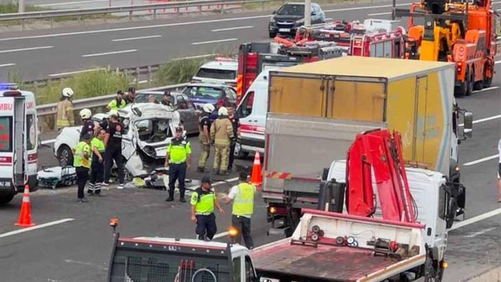 Kuzey Marmara Otoyolu Uskumruköy'de kaza; 1'i çocuk 3 ölü 5 yaralı