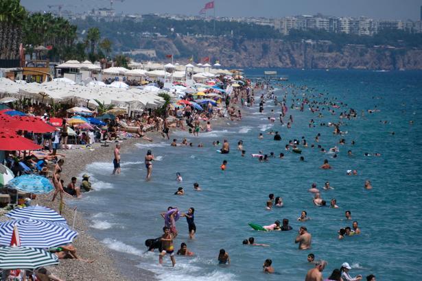 Antalya'da yüksek nem bunalttı