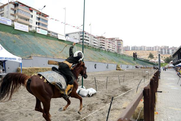 Atlı Okçuluk Türkiye Şampiyonası Yarı Final Yarışları Gaziantep'te gerçekleşti