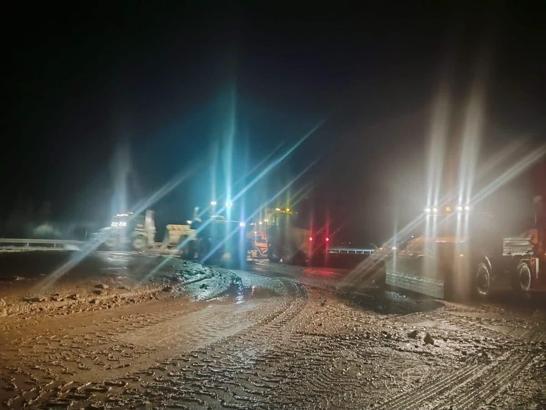 Sivas'ta sel sularıyla karayolu ulaşıma kapandı, araç kuyrukları oluştu