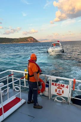 Marmara Denizi'nde Kınalıada açıklarında arızalanan tekne kurtarıldı