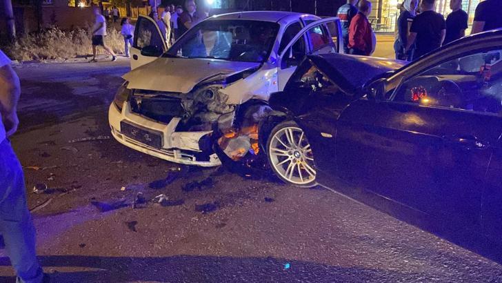 Bursa'da iki otomobil çarpıştı: 2 yaralı