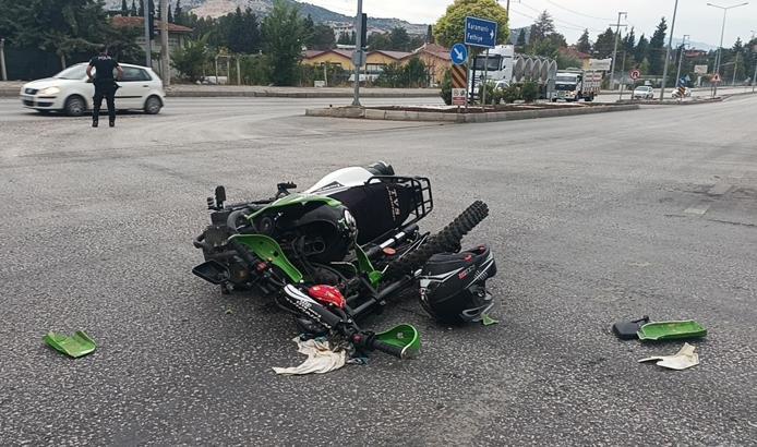 Otomobille çarpışan motosikletin sürücüsü ağır yaralandı
