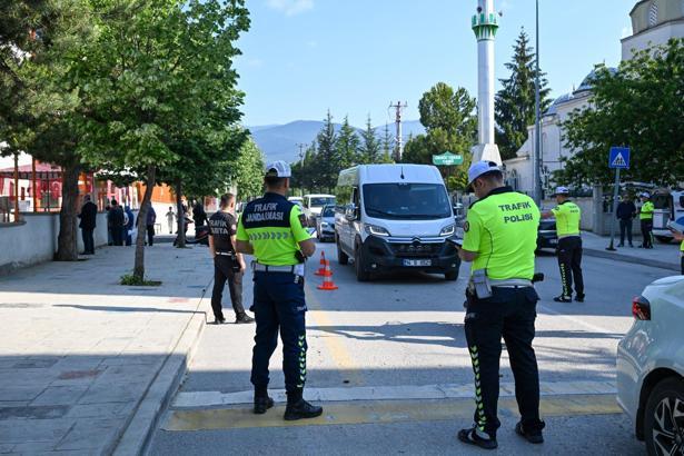 Bolu’da trafik denetimlerinde 1418 sürücüye ceza