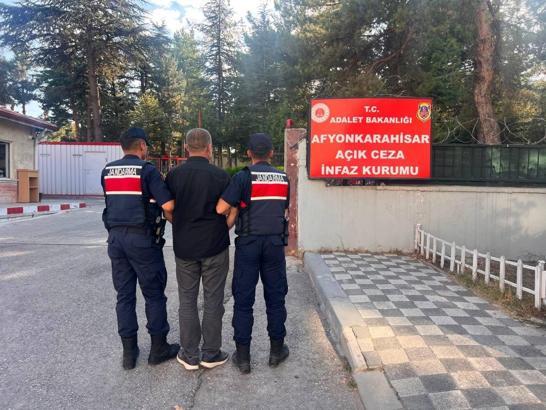 Aranan 40 kişi yakalandı, 15'i tutuklandı