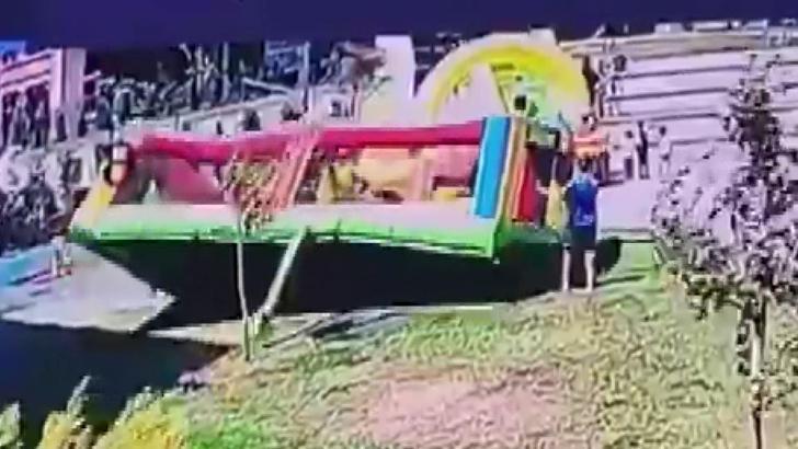 Çekmeköy’de şişme oyun parkı rüzgar nedeniyle ters döndü; 3 çocuk yaralandı