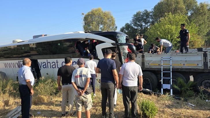Muğla'da tur otobüsü, TIR'a çarptı: 4 ölü, 15 yaralı