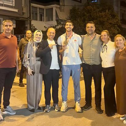 İsmail Nezir'e İzmir'de karşılama