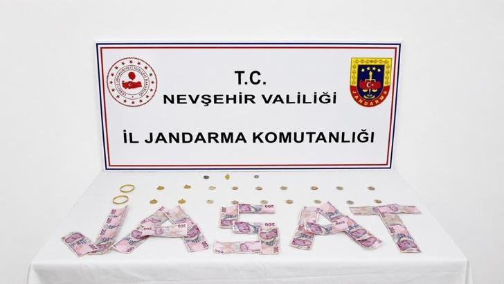 Mola veren ailenin aracındaki altınlarını çalan 4 şüpheli yakaladı