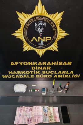 Uygulama yapan ekipler otomobilde uyuşturucu ele geçirdi