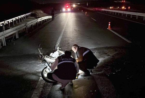 TIR'a çarpan motosikletin sürücüsü yaralandı