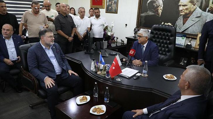 Menderes Belediyesi'nde devir- teslim töreni
