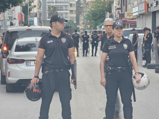 Alparslan Kuytul'un evinde polis arama yapıyor