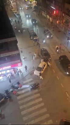 Bahçelievler’de iki grup arasında bıçaklı kavga; aracın üzerinde dövdüler