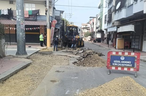 Akdeniz’de yeni yollar açılıyor, sokak ve kaldırımlar yenileniyor