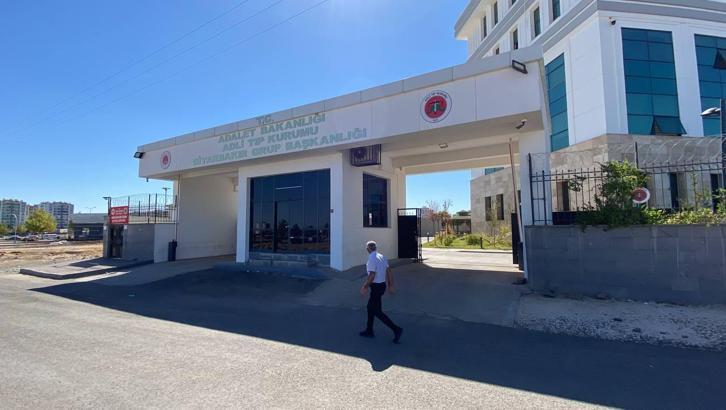 Diyarbakır'da otomobiller çapıştı: 1 ölü, 1 yaralı (2)
