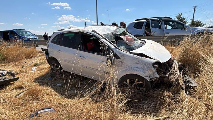 Takla atan otomobildeki 4 kişi yaralandı