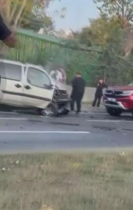 Sarıyer'de 4 aracın karıştığı zincirleme kazada otomobil sürücüsü yaralandı