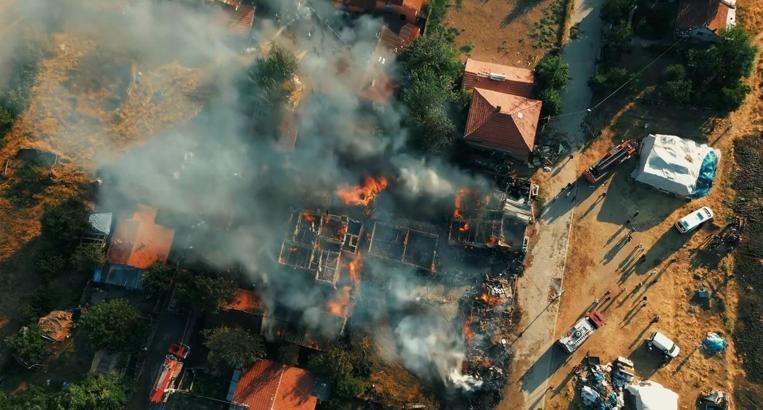 Çankırı’da çıkan yangında 2 ev, 2 ahır ve 1 samanlık küle döndü