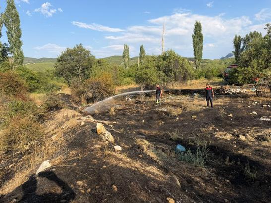 Kuru otluk alandaki yangında 30 dönüm arazi zarar gördü